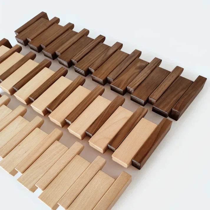 Harmonycoat Wandgarderobe - Kunstvolle, vom Klavier inspirierte Garderobe mit klappbaren Haken aus Massivholz