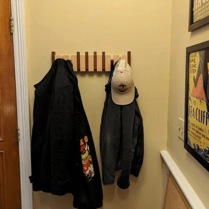 Harmonycoat Wandgarderobe - Kunstvolle, vom Klavier inspirierte Garderobe mit klappbaren Haken aus Massivholz