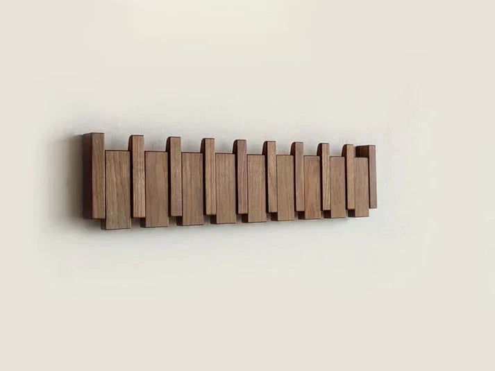 Harmonycoat Wandgarderobe - Kunstvolle, vom Klavier inspirierte Garderobe mit klappbaren Haken aus Massivholz