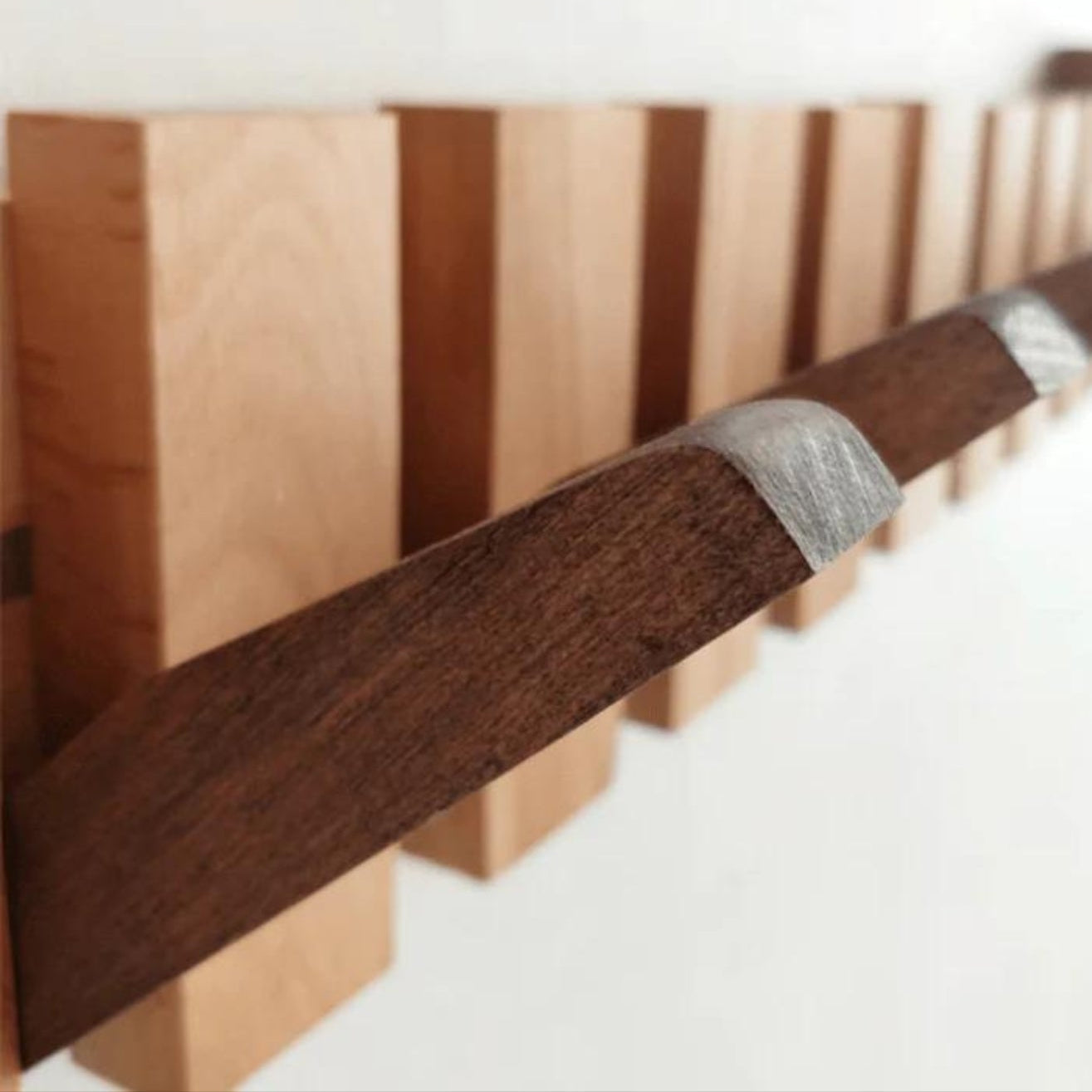 Pianohang - Faltbares Wandhakenregal im Piano-Design für stilvolle Organisation
